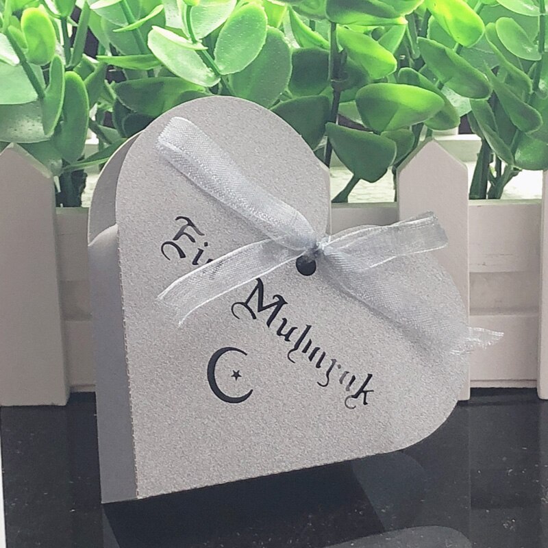 Heart Shaped Eid Mubarak Gift Box 10-100 Pcs Heart Shaped Eid Mubarak Gift Box 10-100 Pcs