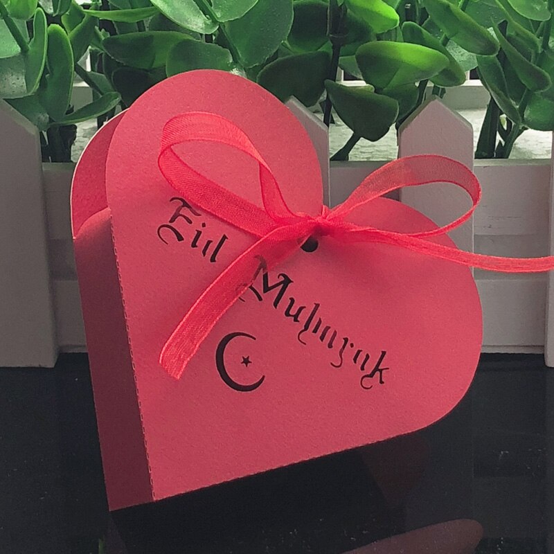 Heart Shaped Eid Mubarak Gift Box 10-100 Pcs Heart Shaped Eid Mubarak Gift Box 10-100 Pcs