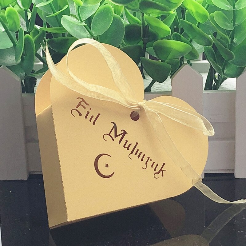 Heart Shaped Eid Mubarak Gift Box 10-100 Pcs Heart Shaped Eid Mubarak Gift Box 10-100 Pcs
