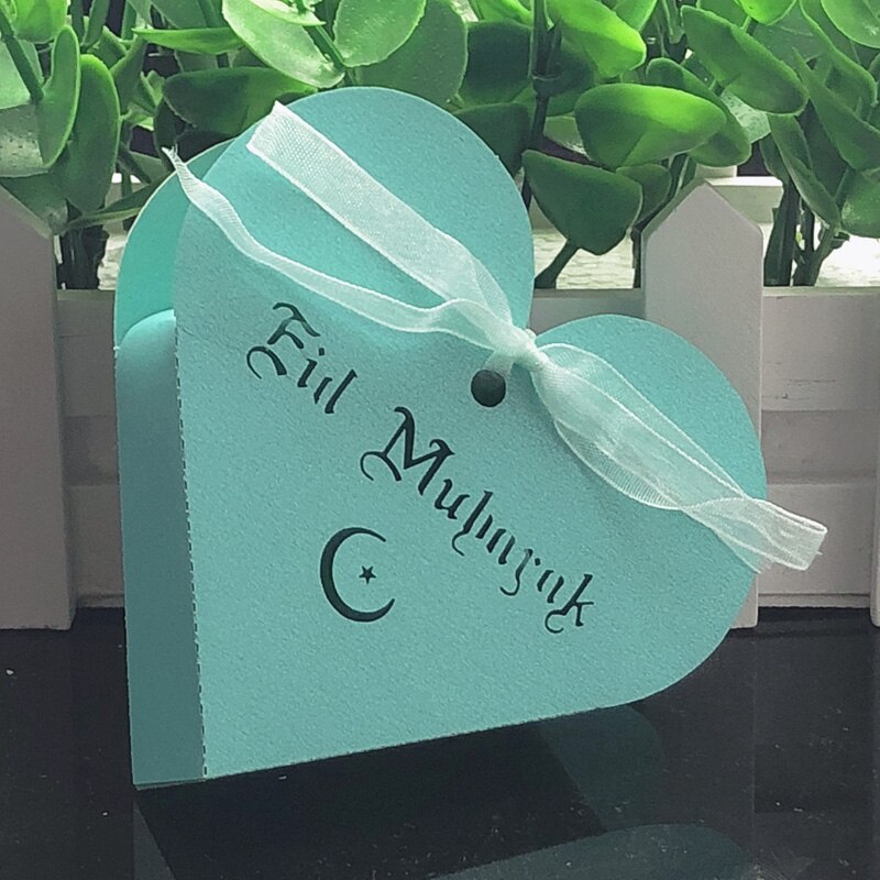 Heart Shaped Eid Mubarak Gift Box 10-100 Pcs Heart Shaped Eid Mubarak Gift Box 10-100 Pcs