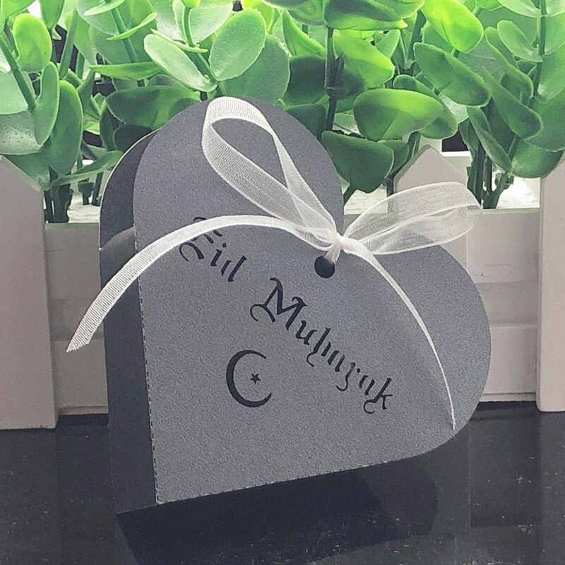 Heart Shaped Eid Mubarak Gift Box 10-100 Pcs Heart Shaped Eid Mubarak Gift Box 10-100 Pcs